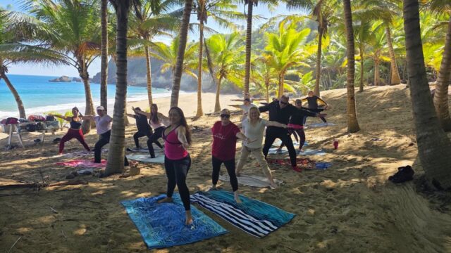 Tuve el honor de enseñarle yoga a los policías de Aguadilla 🙏🏽🚔✨

A veces olvidamos que quienes trabajan en profesiones de alto estrés también necesitan espacios para respirar, reconnectar y cuidar de su bienestar.

Yoga truly is for everyone 🩵
Y en trabajos de alta presión como el departamento de policía, herramientas como la respiración, meditación y movimiento consciente pueden traer mucha paz, regulación y balance. 🌊🧘🏽‍♀️

Gracias por la confianza y apertura 🫶🏽

Did you know you can hire @expansive.experiences for your wellness day, retreat, or corporate experience? ✨

Ofrecemos yoga, meditación, breathwork, masajes, mini retiros, sound healing y experiencias personalizadas para equipos, empresas y comunidades 🌿💫

Let’s bring more wellness into the workplace 🦋