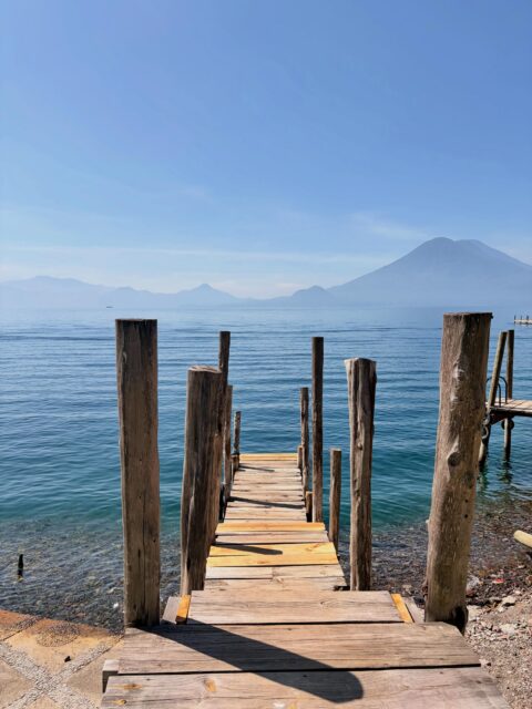 Our last full day in @islaverdeatitlan was such a beautiful closing chapter to everything we had created together 💚

We started the morning with yoga, then we headed out to the lake for paddleboarding and I finally got to swim!! 💦🥹🧜🏼‍♀️ It felt so good to be fully in the water, present, and just enjoying the moment.

Afterward came a delicious stuffed avocado lunch (so good it deserves its own mention 😅🥑), and then we made our way to San Marcos to explore the cute little shops and soak in the town one more time 🌿🛍️

Later, we dropped into ecstatic dance 💃🏻 so much movement, release, and joy in the body ✨

We came home to an epic wood-fired oven pizza celebration 🍕🔥 and closed the night with a beautiful closing circle, reflecting on everything we had experienced together.

It was the perfect ending to something truly special. Full hearts, full bodies, full gratitude 🥰